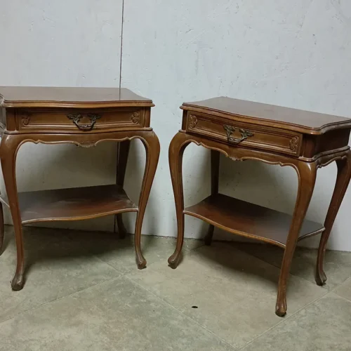 Coppia di comodini in legno stile francese