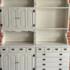 Credenza classica in legno bianco con ante e cassetti
