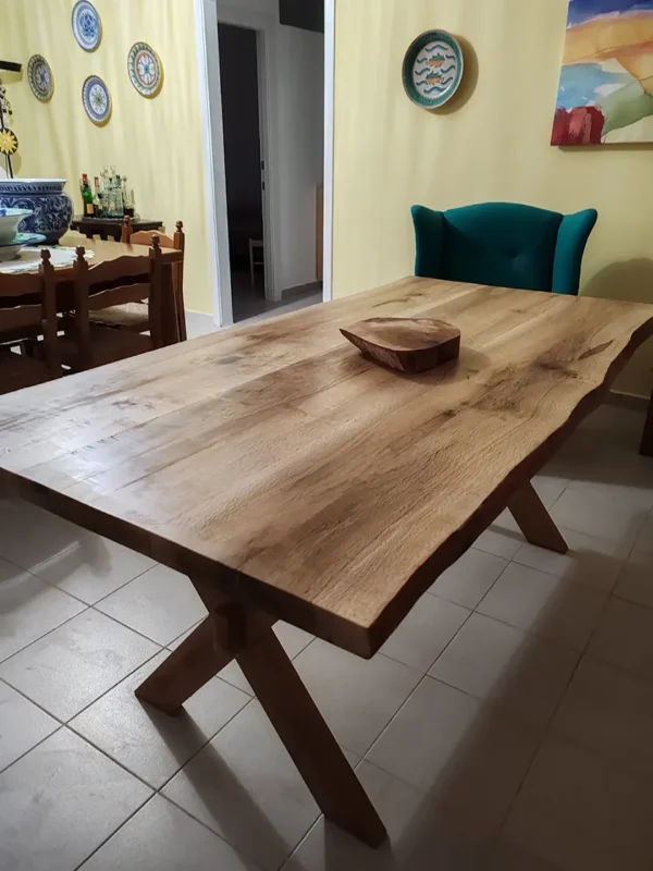 Tavolo in legno massello